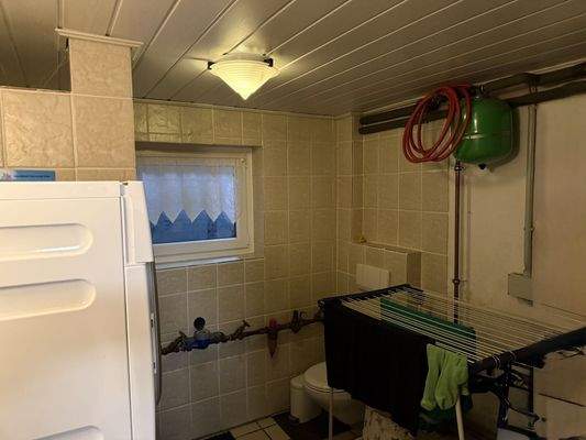 Dusche und WC im Untergeschoss