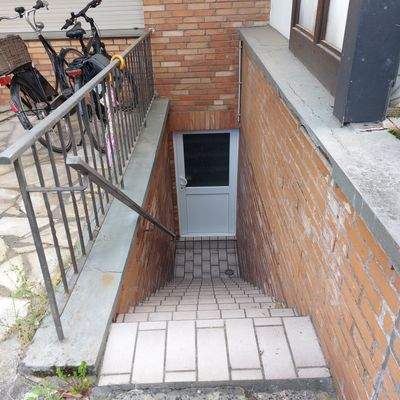 1296 Kelleraußentreppe.jpg