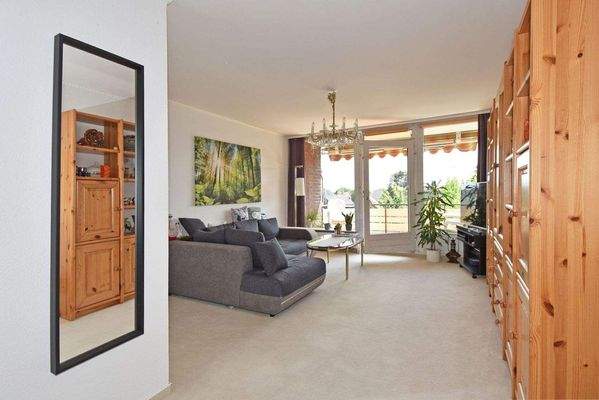 lichtverwöhntes Wohnzimmer 