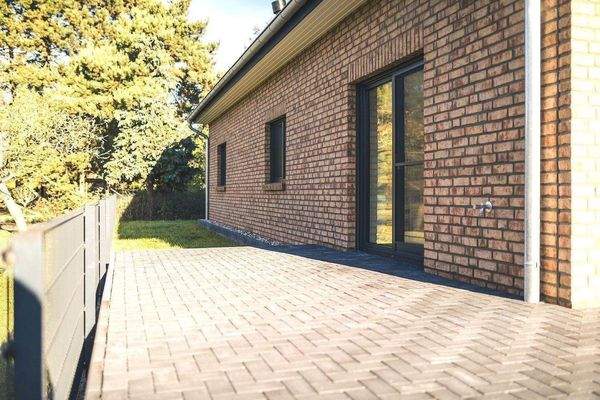 Hausansicht/ Seitenansicht