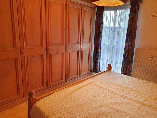 Schlafzimmer mit Zugang Balkon 