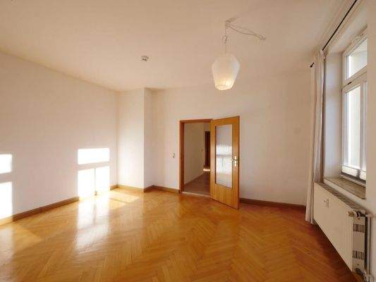  WOHNZIMMER - Tür zum Flur