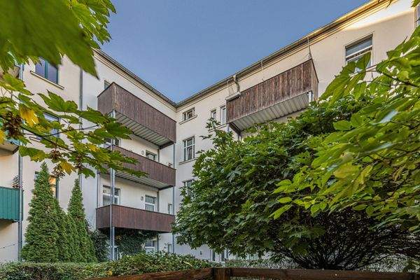 Leipzig - Stötteritz | Gartenseite mit Balkonen