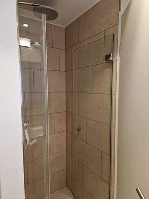 Dusche im Gäste WC.jpg