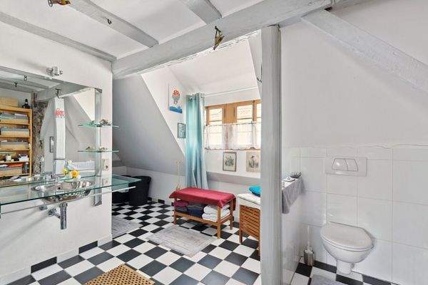 Badezimmer Haupthaus Dachgeschoss