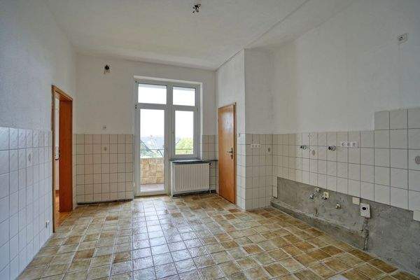 Küche mit Zugang zur Loggia