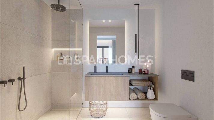 2-Bedroom Apartment in a Complex with a Pool in Málaga