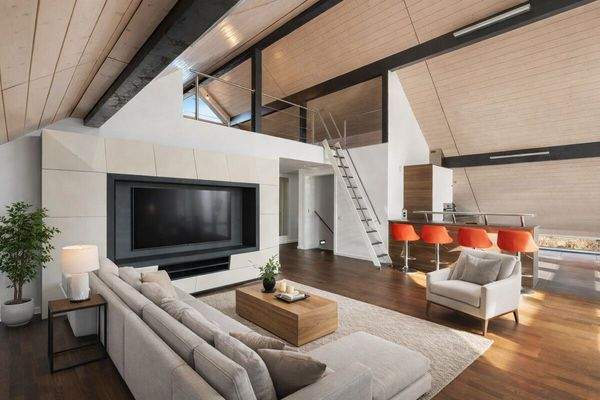 Wohnzimmer DG möbiliert