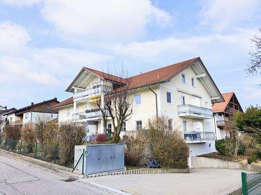 geschickt aufgeteilte 2-Zimmer-Wohnung mit zwei sonnigen Balkonen und  Tiefgaragenstellplatz