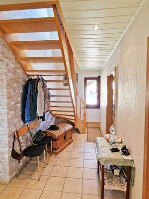 Flur und Treppe zum Dachgeschoss