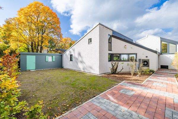 Elegante Fassade und zeitlose Ästhetik: Ein Haus, 