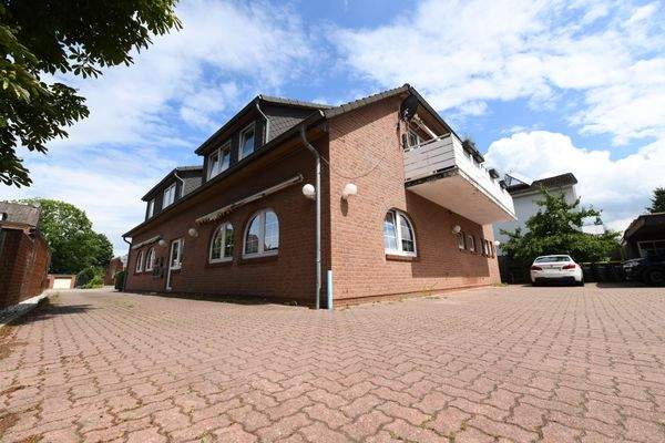 Hinterhof mit Stellplätzen