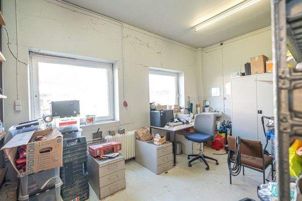 Tageslicht flutet auch die Werkstatt