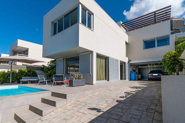 Schöne Villa mit Schwimmbad und Panoramablick in Jardines Colgantes - Chayofa