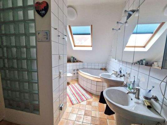 Badezimmer - 1. DG.