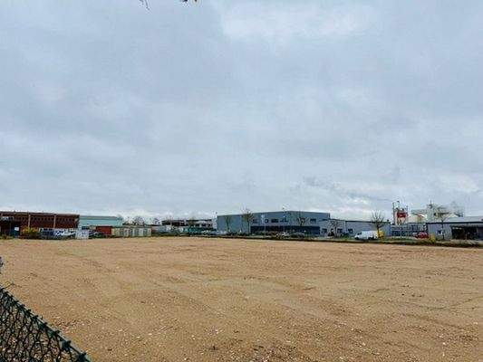 Freifläche ca. 3000m²