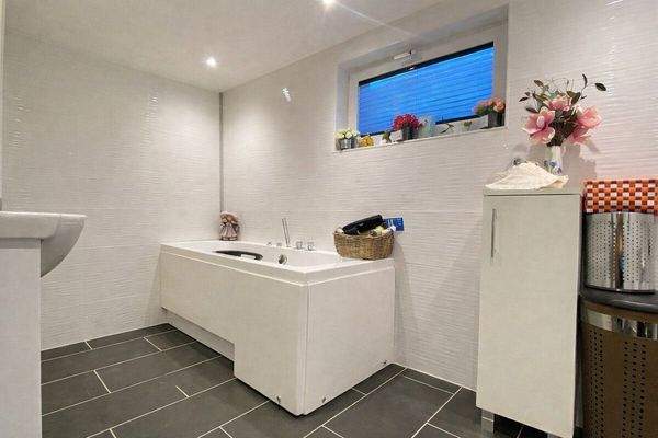 Badezimmer Untergeschoss