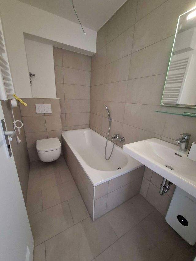 Wohnen wie im Neubau - Kernsanierte 2-Zimmer-Wohnung mit Balkon & Aufzug - Photo 4