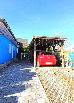 Eingang und Carport