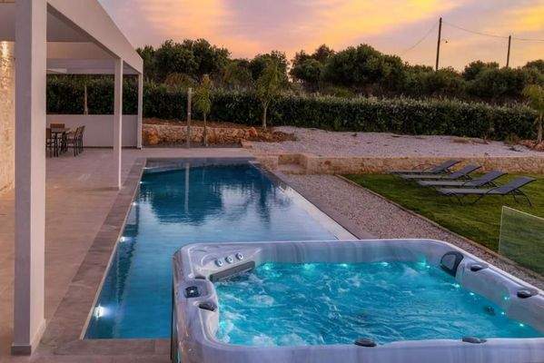 Kreta, Agios Onoufrios: Elegante Villa aus weißem Stein mit Meerblick zu verkaufen