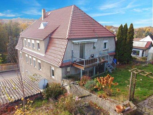 Hausrückseite mit Garten