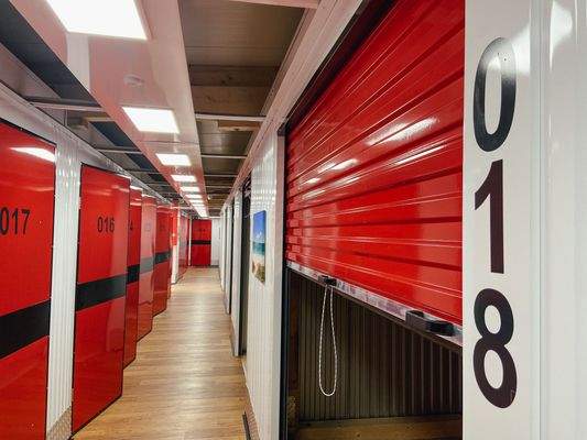 Lagerraum Gang 2.jpeg