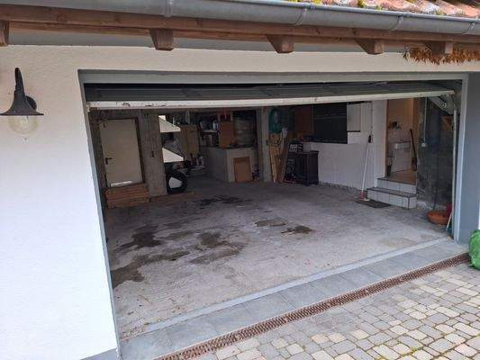 UG: Garage mit Sektionaltor