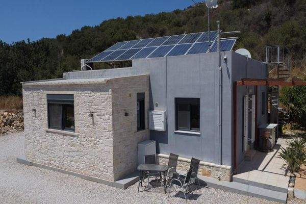 Kreta, Kalamitsi Amigdali: Charmantes kretisches Haus mit privatem Olivenhain und Bergblick zu verkaufen