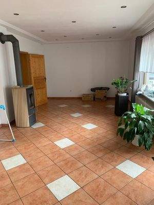 EG: Wohnzimmer mit Schwedenofen