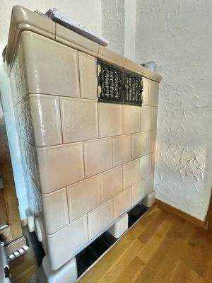 gemütlicher Kachelofen