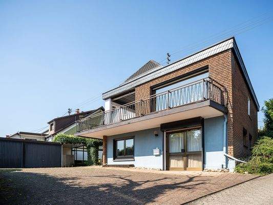 DS052644_Haus Rückseite mit Einliegerwohnung.jpg