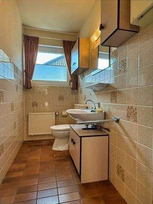 Gäste-WC mit Fenster