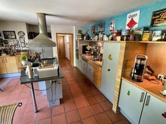 Geräumige und helle Küche