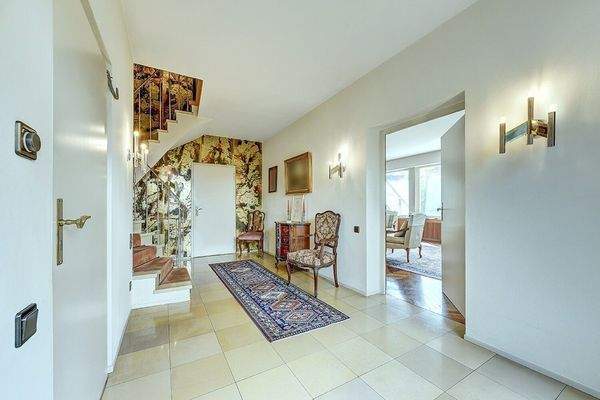 Das Entrée mit Wohnbereich