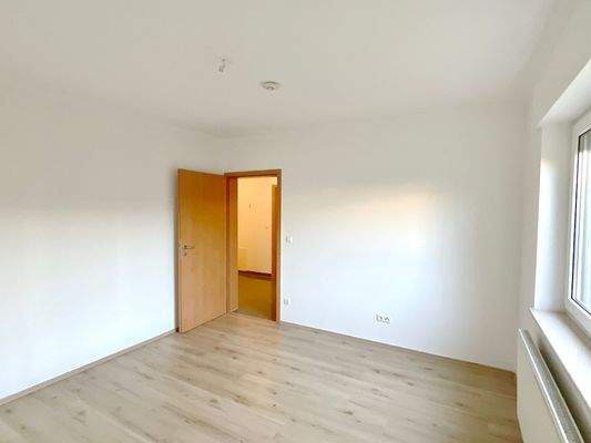 Schlafzimmer 1 (Eltern)