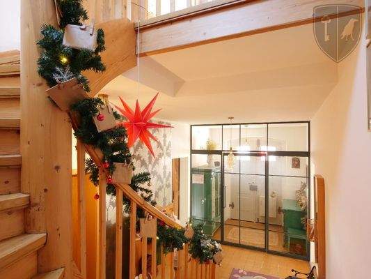  DIELE mit der GLASZWISCHENTÜR als Windfang