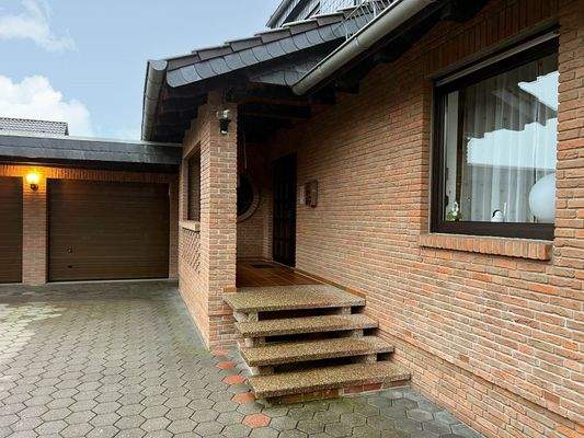 Hauseingang überdacht.jpg