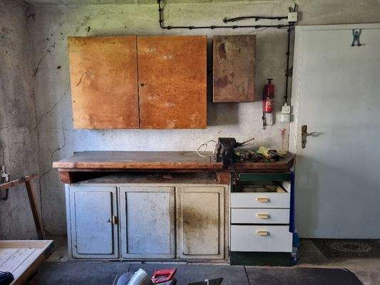 kleine Werkstattecke in der Garage