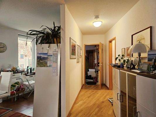 Vorflur, Gang, offene Küche.jpg