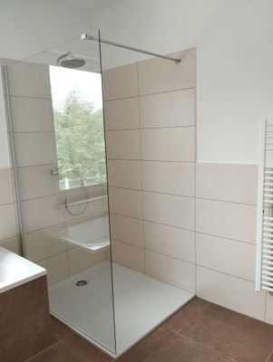 Wannenbad mit Dusche.jpg