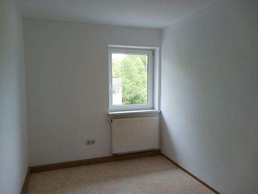 Leeres Zimmer mit Fenster