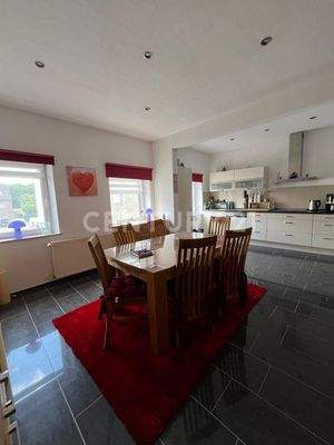 Ausreichend Platz für einen Großen Esstisch