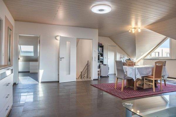 großer Wohnraum im DG