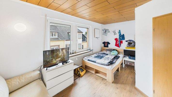 CAM01984G0-PR0520-STILL011