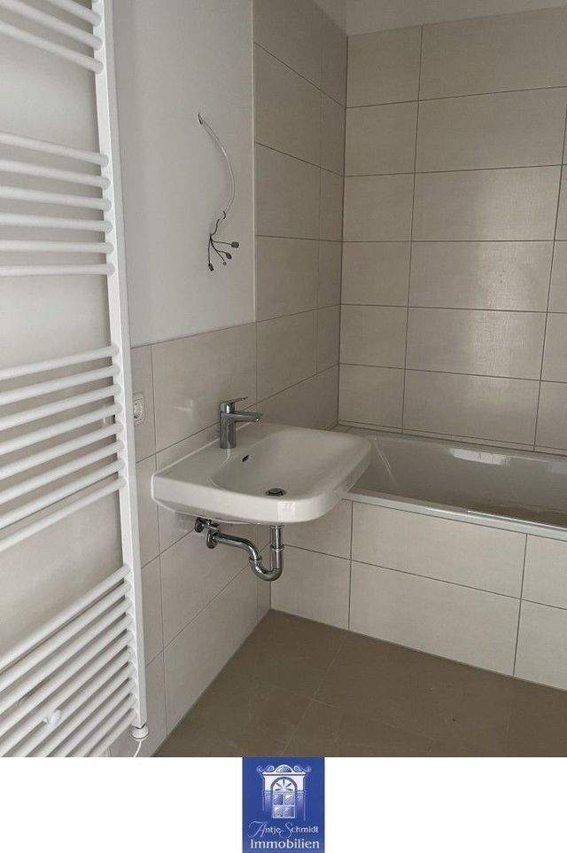 Erstbezug! Individueller Dachtraum, liebevoll saniert! Fußbodenheizung, Wohnküche, Parkett! - Photo 2