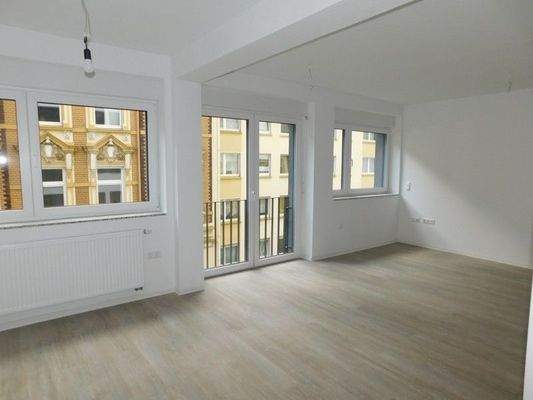 3 Wohn-/Schlafbereich m. offener Küche