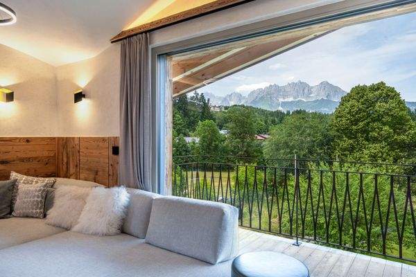 WOHNBEREICH MIT KAISERBLICK