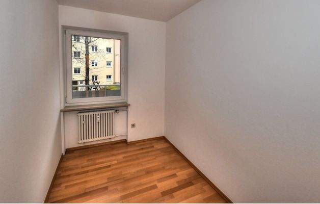 kleineres Zimmer (Homeoffice, Büro)