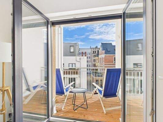 CAM04305G0-PR0029-STILL013