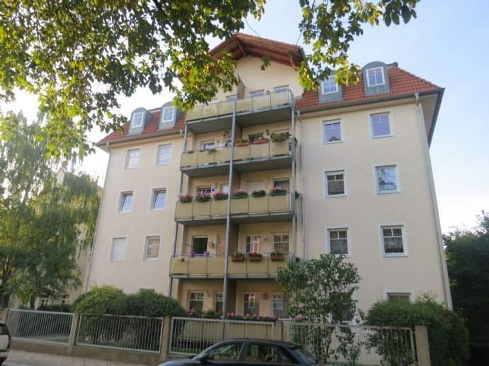 Lichtdurchflutete sonnige 3-R-Wohng. mit Südbalkon in ruhiger grüner Lage von Dresden-Cotta